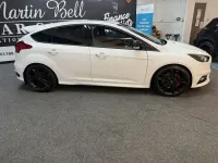 Used Ford Focus ST 250 HP (183 kW) 2016 White Hatchback