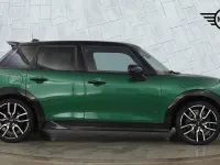 Usado Mini Cooper Hatch 113 kW (154 CV) 2025 Verde Utilitario