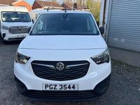 Second-hand Vauxhall Combo Edition 100 CP (73 kW) 2021 Alb Monovolum