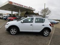 Used Dacia Sandero Lauréate 2014 White Hatchback