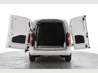 Begagnad Vauxhall Combo 100 kW (136 HK) 2024 Vit Minibuss