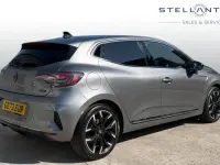 Usado Renault Clio V Techno 140 HP (102 kW) 2024 Cinzento