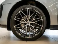 Used Porsche Macan 261 HP (191 kW) 2025 Silver SUV