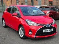 Used Toyota Yaris 100 HP (73 kW) 2016 Red Hatchback
