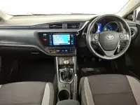 Used Toyota Auris 116 HP (85 kW) 2017 White Hatchback