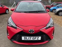 Begagnad Toyota Yaris 69 HK (50 kW) 2017 Röd Halvkombi