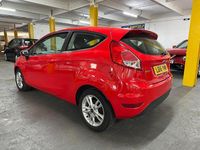 Used Ford Fiesta Zetec 100 HP (73 kW) 2016 Red Hatchback