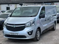 Second-hand Vauxhall Vivaro Sportive 120 CP (88 kW) 2019 Argintiu Monovolum