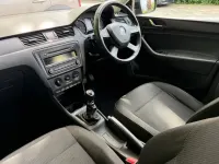 Usado Skoda Rapid SE 105 HP (77 kW) 2013 Preto Citadino