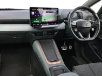 Begagnad Cupra Born e-Boost 239 kW (326 HK) 2024 Grön Halvkombi