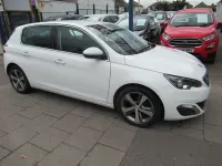 Używany Peugeot 308 Allure 2016 Biały Hatchback