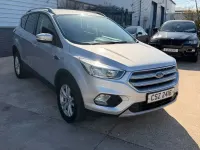 Usado Ford Kuga Zetec 120 HP (88 kW) 2018 Prateado SUV