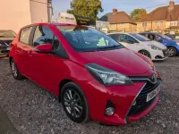 Used Toyota Yaris 90 HP (66 kW) 2014 Red Hatchback