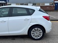 Begagnad Vauxhall Astra 2013 Vit Halvkombi