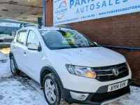 Używany Dacia Sandero Lauréate 90 KM (66 kW) 2014 Biały Hatchback