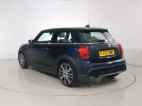 Usado Mini Cooper Exclusive 134 CV (98 kW) 2022 Negro Utilitario