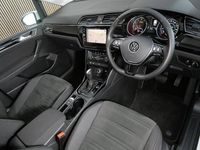 Usado VW Touran SEL 150 HP (110 kW) 2021 Branco Monovolume