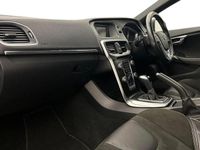 Used Volvo V40 R-Design 121 HP (88 kW) 2018 Blue Hatchback