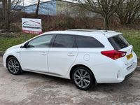 Used Toyota Auris Hybrid 2014 White Estate