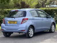Used Toyota Yaris 99 HP (72 kW) 2013 Blue Hatchback