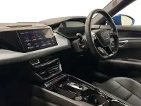 Usado Audi e-tron GT quattro Design 430 kW (585 HP) 2023 Azul Sedan