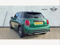 Begagnad Mini Cooper Exclusive 136 HK (100 kW) 2024 Grön Halvkombi