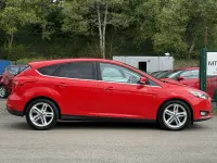 Used Ford Focus Zetec 125 HP (91 kW) 2015 Red Hatchback