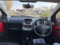 Used Peugeot 107 Active 68 HP (50 kW) 2014 Red Hatchback