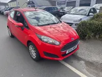 Usado Ford Fiesta Style 82 HP (60 kW) 2014 Vermelho Citadino