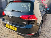 Second-hand VW Golf VII SE 105 CP (77 kW) 2014 Negru Hatchback
