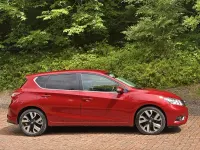 Used Nissan Pulsar Tekna 115 HP (84 kW) 2017 Red Hatchback