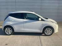 Used Toyota Aygo X-pure 68 HP (50 kW) 2016 White Hatchback