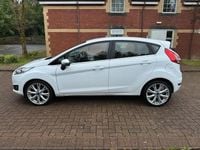 Used Ford Fiesta Zetec 95 HP (69 kW) 2016 White Hatchback