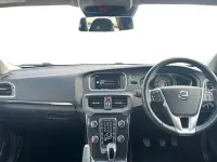 Begagnad Volvo V40 Momentum 122 HK (89 kW) 2019 Svart Halvkombi