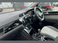 Używany VW Touran SEL 150 KM (110 kW) 2023 Szary Minivan