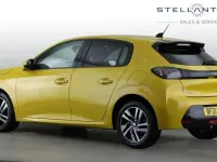 Używany Peugeot 208 Allure 99 KM (72 kW) 2021 Żółty Hatchback