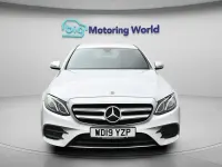 Usado Mercedes E200 AMG line 184 CV (135 kW) 2019 Plateado Berlina