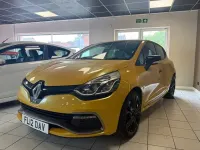 Used Renault Clio 200 HP (147 kW) 2015 Yellow Hatchback