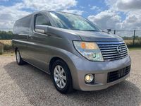 Usado Nissan Elgrand 2010 Gris Monovolumen