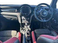 Usado Mini ONE Hatch 102 CV (75 kW) 2018 Negro Utilitario