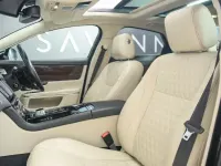 Usado Jaguar XJ Portfolio 300 HP (220 kW) 2017 Dourado Sedan