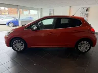Second-hand Peugeot 208 Allure 2017 Portocaliu Hatchback