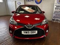 Used Toyota Yaris 99 HP (72 kW) 2015 Red Hatchback