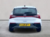 Used Hyundai i20 Advanced 100 HP (73 kW) 2024 White Hatchback