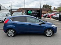 Używany Ford Fiesta Titanium 2010 Niebieski Hatchback