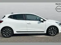 Used Renault Clio Iconic 138 HP (101 kW) 2022 White Hatchback