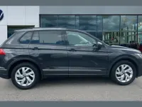 Usado VW Tiguan Life 150 CV (110 kW) 2023 Gris SUV