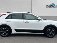 Gebraucht Kia Niro 139 PS (102 kW) 2023 Weiß SUV