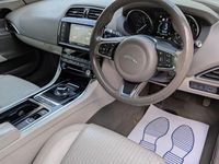 Usado Jaguar XE Portfolio 200 HP (147 kW) 2018 Cinzento Sedan