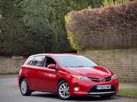 Used Toyota Auris 90 HP (66 kW) 2013 Red Hatchback